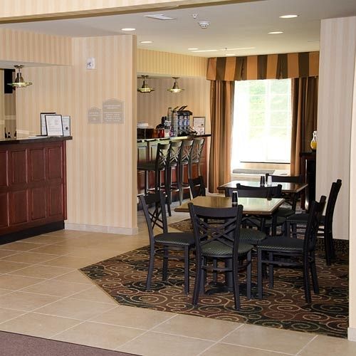 Cobblestone Inn & Suites - 블룸필드 외부 사진